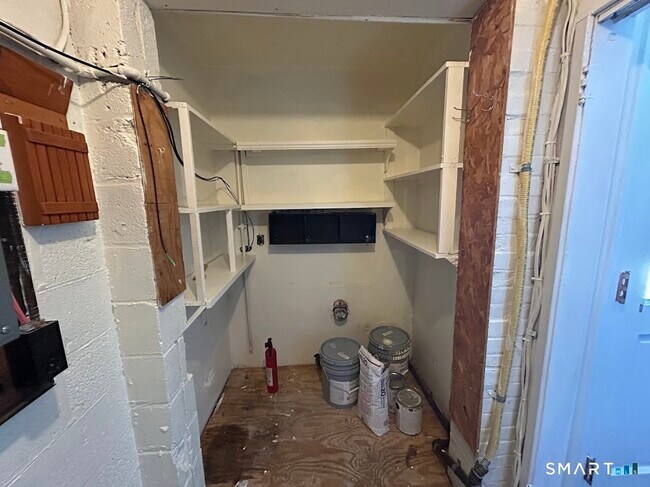 Building Photo - 244 Woodlawn Cir