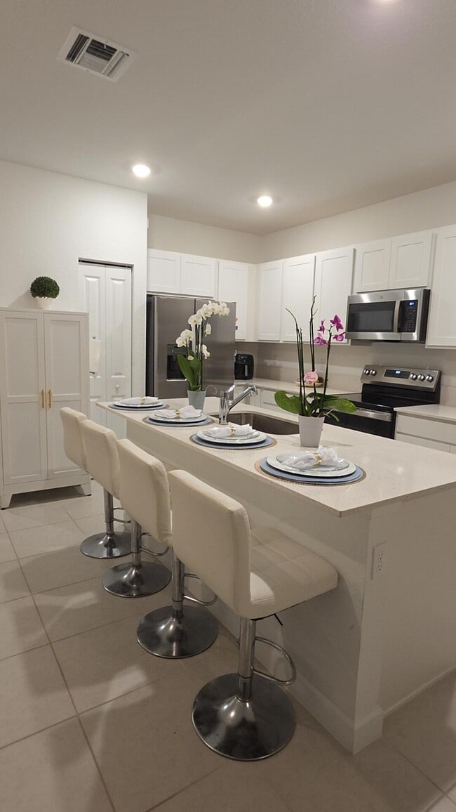 Building Photo - 512 Rivergrass St