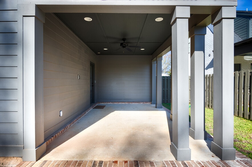 Building Photo - 2907 8th Ave SW