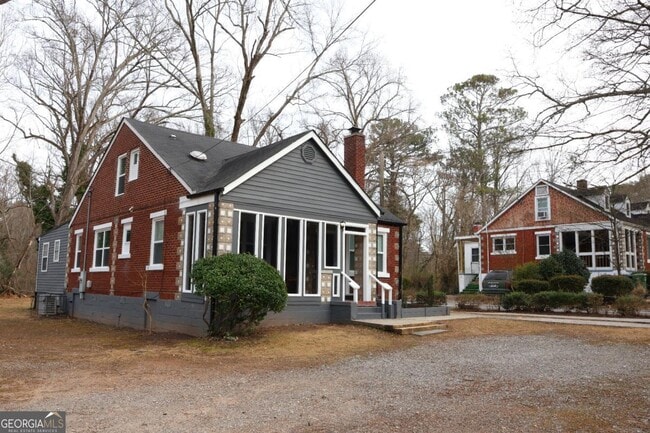 Building Photo - 1526 Childress Dr SW