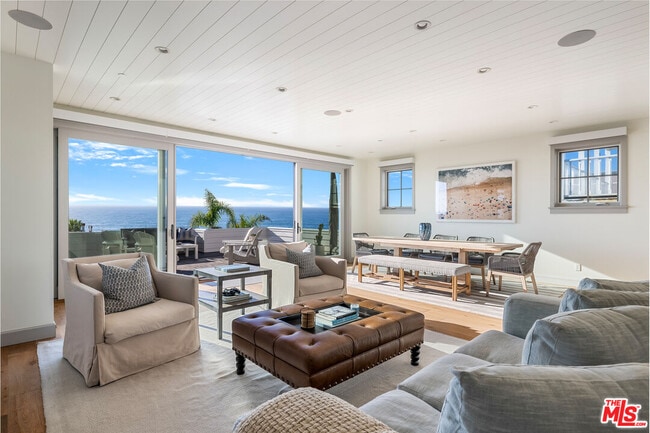 Building Photo - 703 Bayview Dr