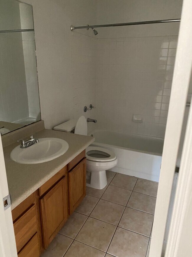 Building Photo - 2416 Jerome Dr