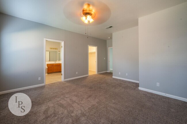 Building Photo - 753 Applegate Ave