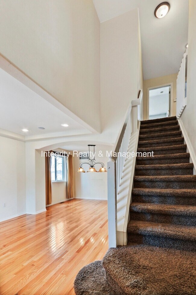Building Photo - 4812 N Silverlace Dr