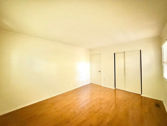 Building Photo - **OFFERING REFUNDABLE APPLICATION FEES & $150 MOVE IN PROMOTION** Terrific 3BD, 1.5BA North Ralei...