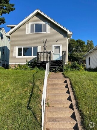 Building Photo - Available August - 2 Bedroom, 1 Bath New R...
