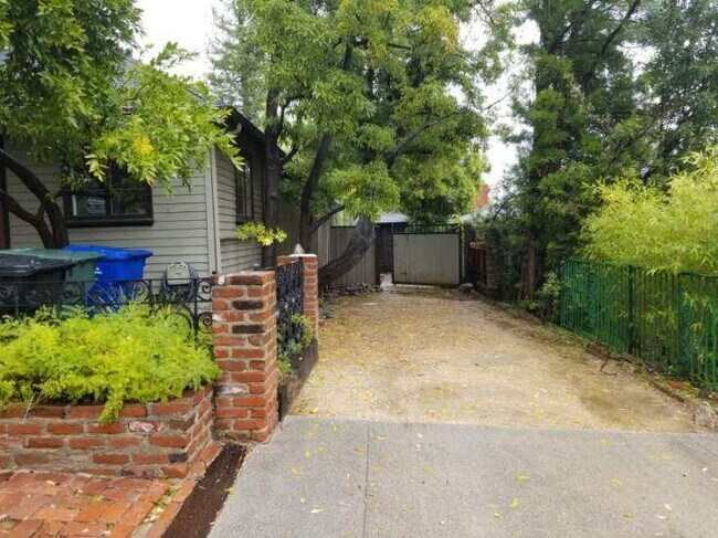 Building Photo - 4822 Grand Ave