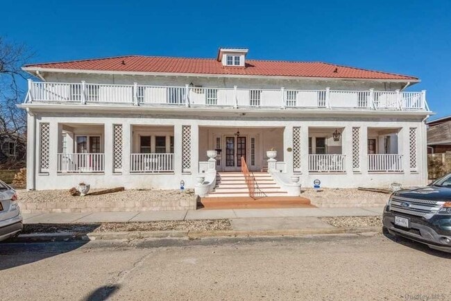 Building Photo - 161 W Beech St