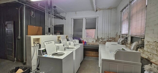 Building Photo - 6049 N Talman Ave