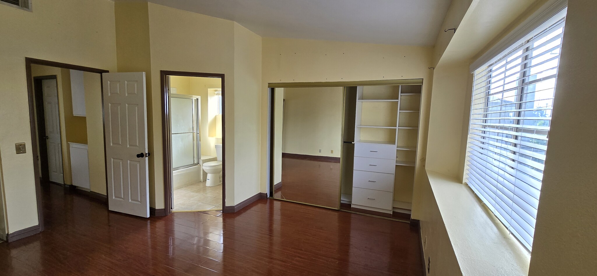 Master room - 151 E 6th St