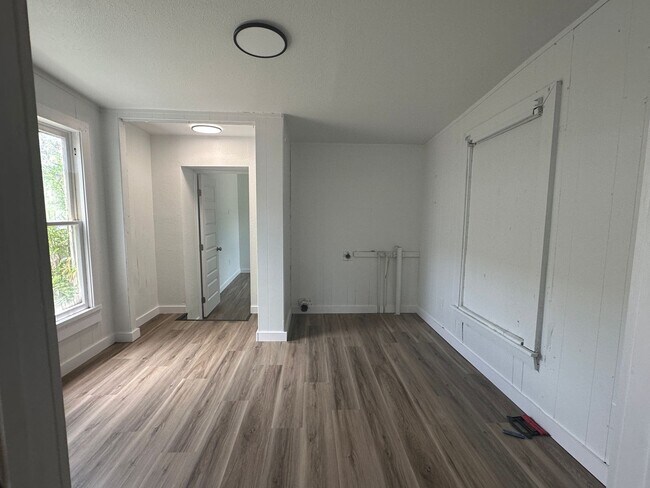 Building Photo - Ready for move in