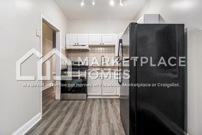 Building Photo - 1638 Mercer Ave