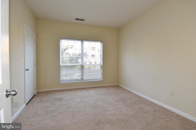 Building Photo - 4850 Eisenhower Ave