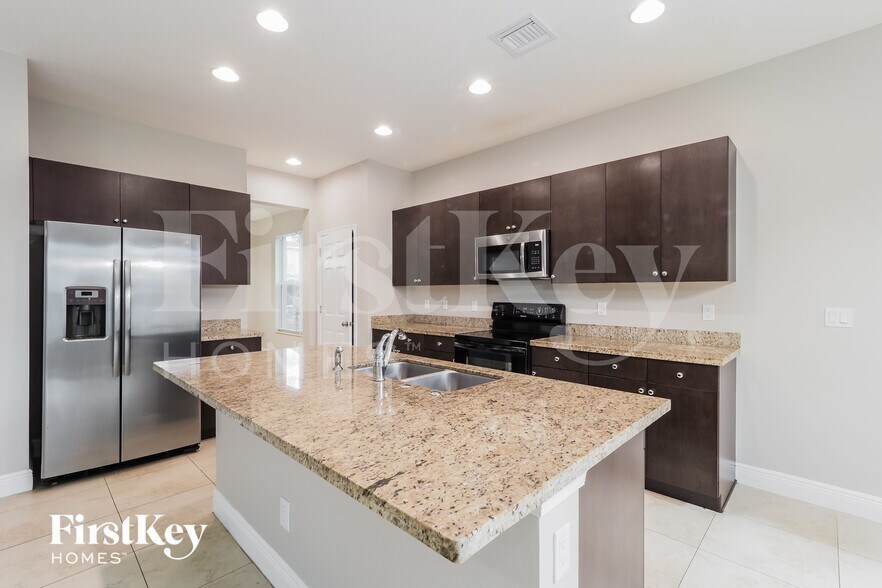 Building Photo - 1183 NW Leonardo Cir