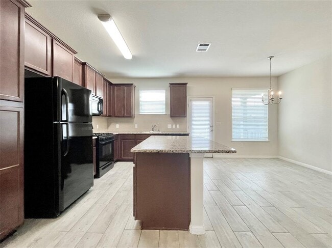 Building Photo - 513 N Heatherwilde Blvd