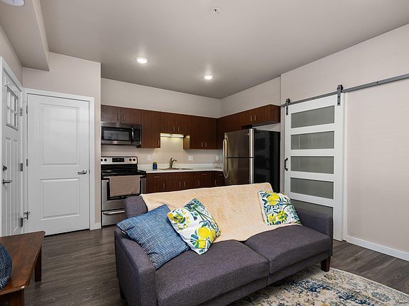 Building Photo - 619 E Eighth St