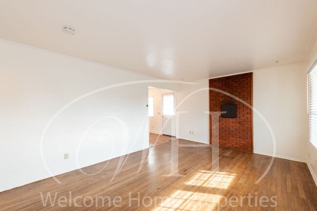 Building Photo - 1432 Bonsella St