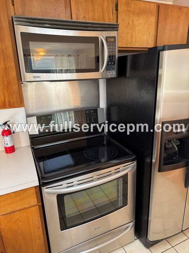 Building Photo - Basement apartment in a house