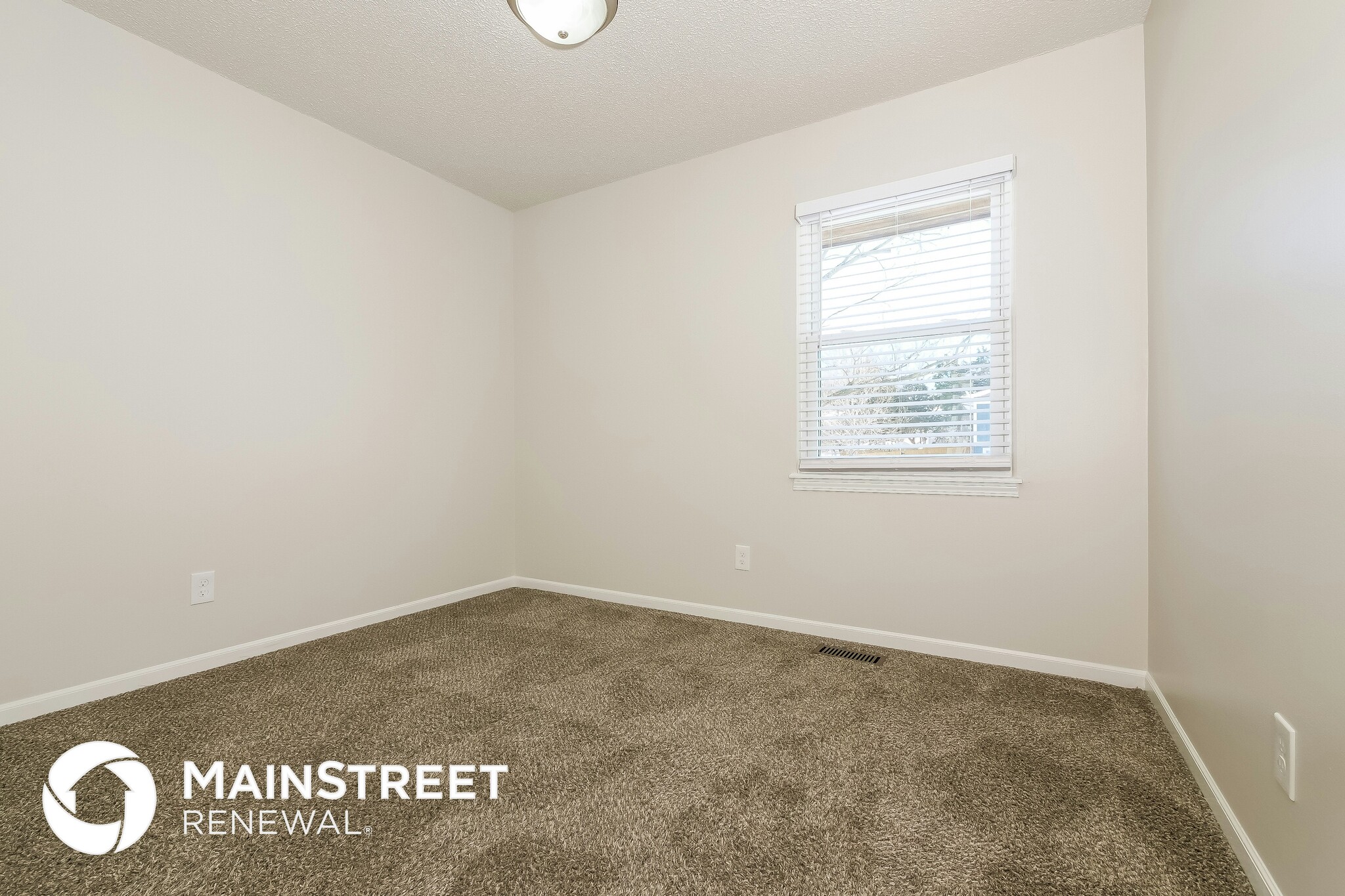 Building Photo - 8400 N Atkins Ct