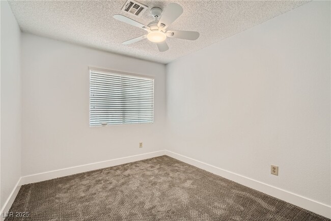 Building Photo - 4844 Maryvale Dr