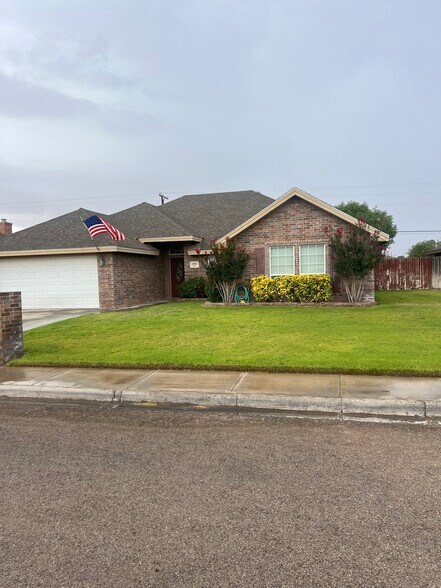 Primary Photo - 1703 S Leon Ave