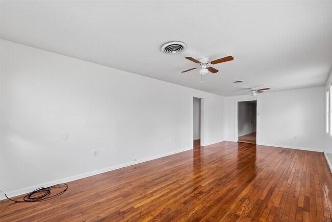 Building Photo - 521 Alford St