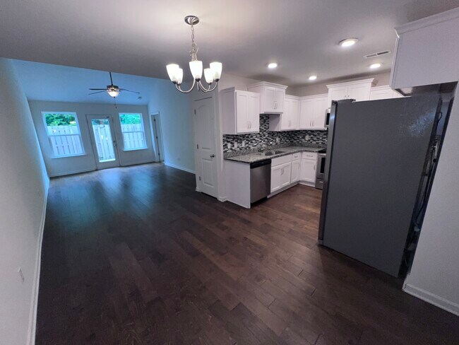 Building Photo - 5518 Hamilton Cir