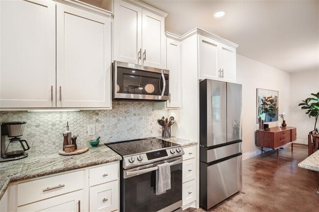 Building Photo - 21825 Briarcliff Dr