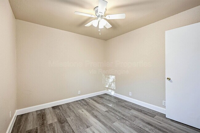 Building Photo - 817 S Elm St