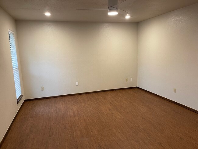 Building Photo - 2325 Apple Way