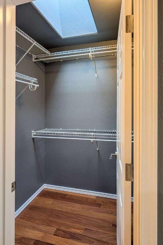 Building Photo - 11625 Center Rd