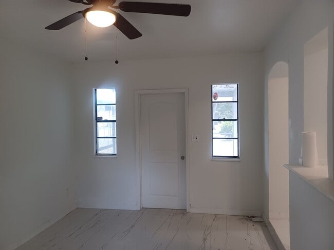 Building Photo - PRICE REDUCED! Newly Remodeled Stunning 4 ...