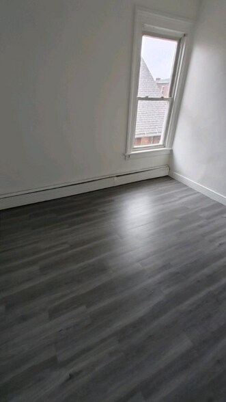 Building Photo - 118 Babcock St