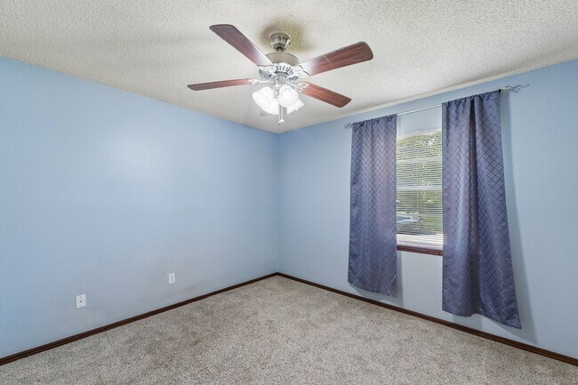 Building Photo - 3401 E Noble Dr