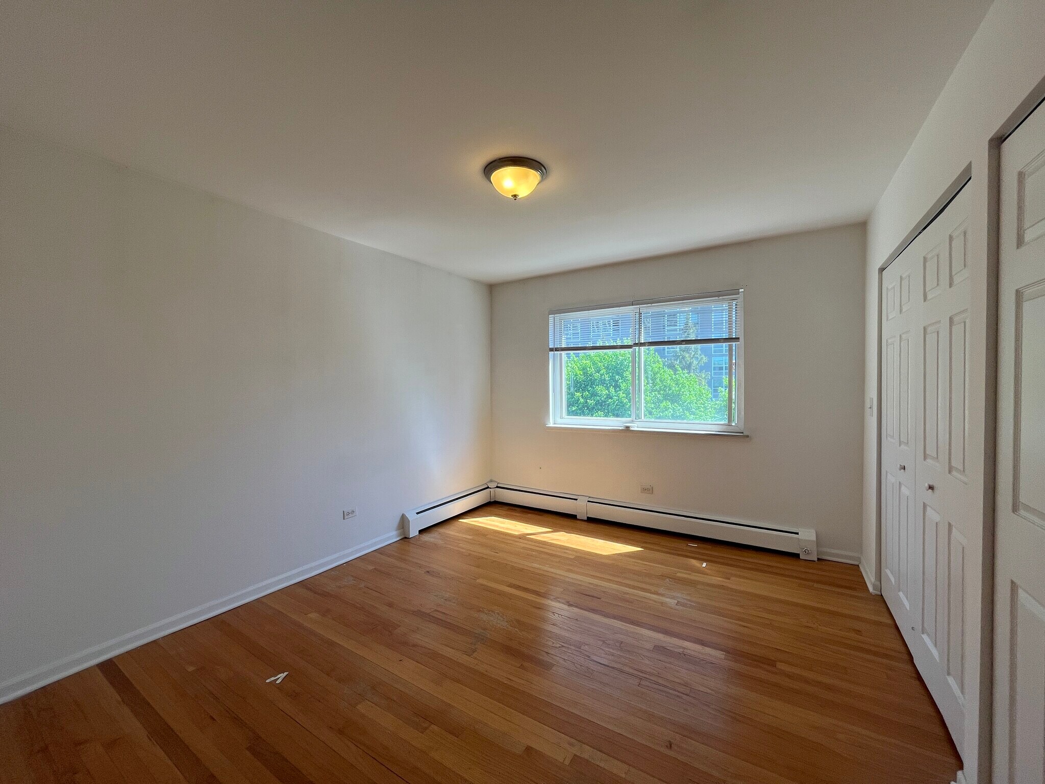 Building Photo - 736 W Buena Ave