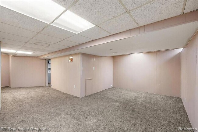 Building Photo - 1432 Oakbrook E Dr