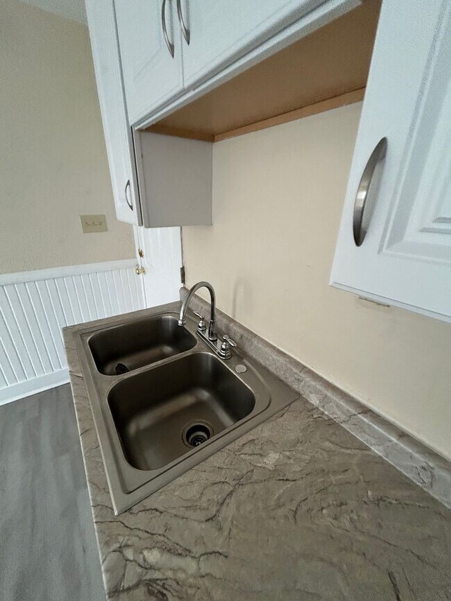 Building Photo - 2753 N Holton St