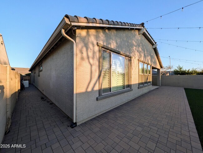 Building Photo - 5902 N 86th Dr