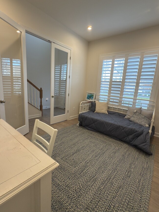 Building Photo - 37 Beach Club Ave