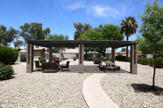 Building Photo - 1402 E Guadalupe Rd