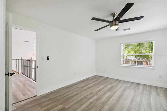 Building Photo - 4910 W San Miguel St