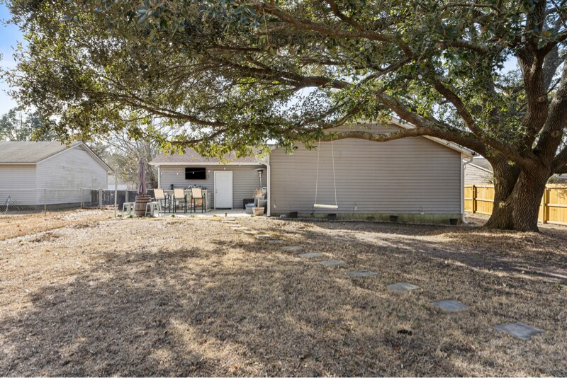 Building Photo - 206 Cinnamon Dr