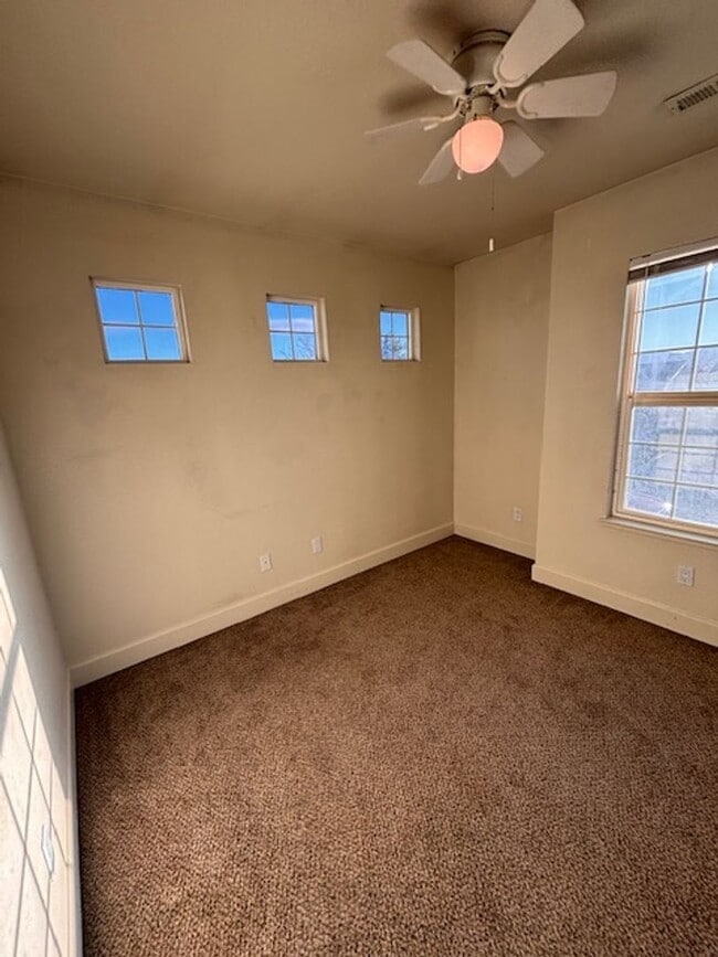 Building Photo - 719 Red Jacket Dr