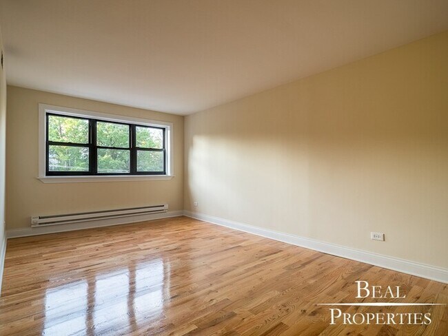 Building Photo - Clark & Arlington One Bedroom