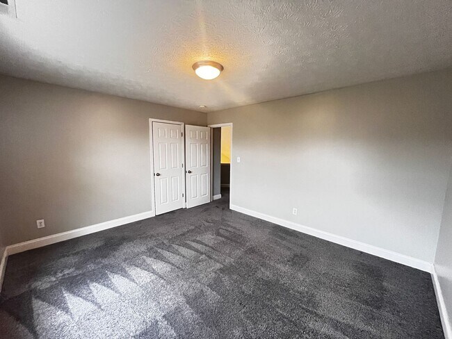 Building Photo - Beautiful 4 Bedroom and 2.5 Bath Home