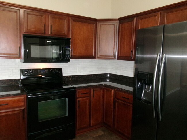 Building Photo - 4 bedroom, 3 bath home in Surfside Beach Club