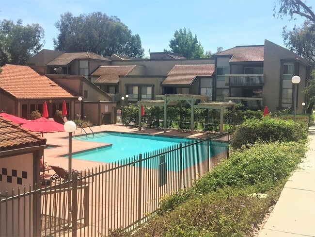 Building Photo - Cozy 2 BED/1 BATH in Exclusive 55+ Senior ...