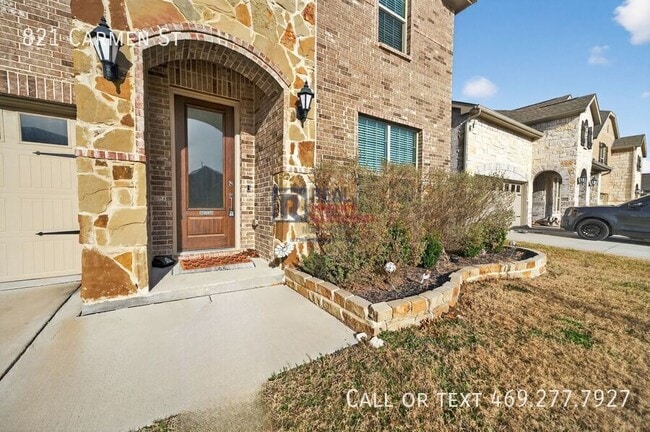 Building Photo - 821 Carmen St