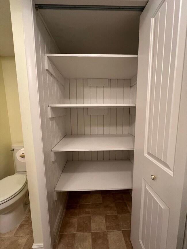 Building Photo - Spacious Family Home in Highland High School Area – Pocatello, ID!