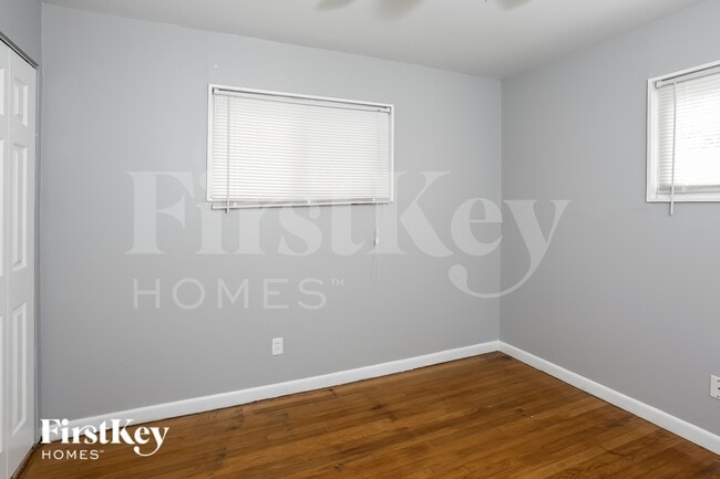 Building Photo - 1095 Ozment Dr